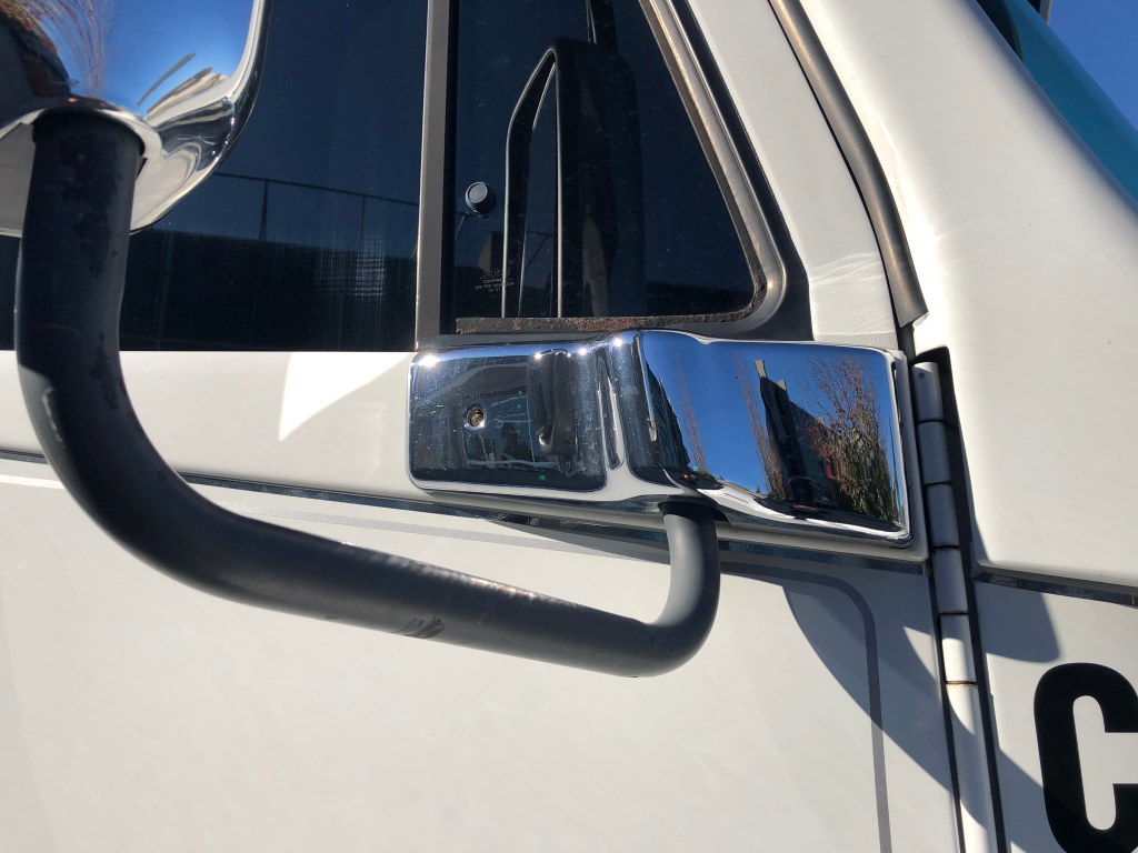 Mirror Post Cover For Freightliner, Right (chrome) - Truckerstoystore