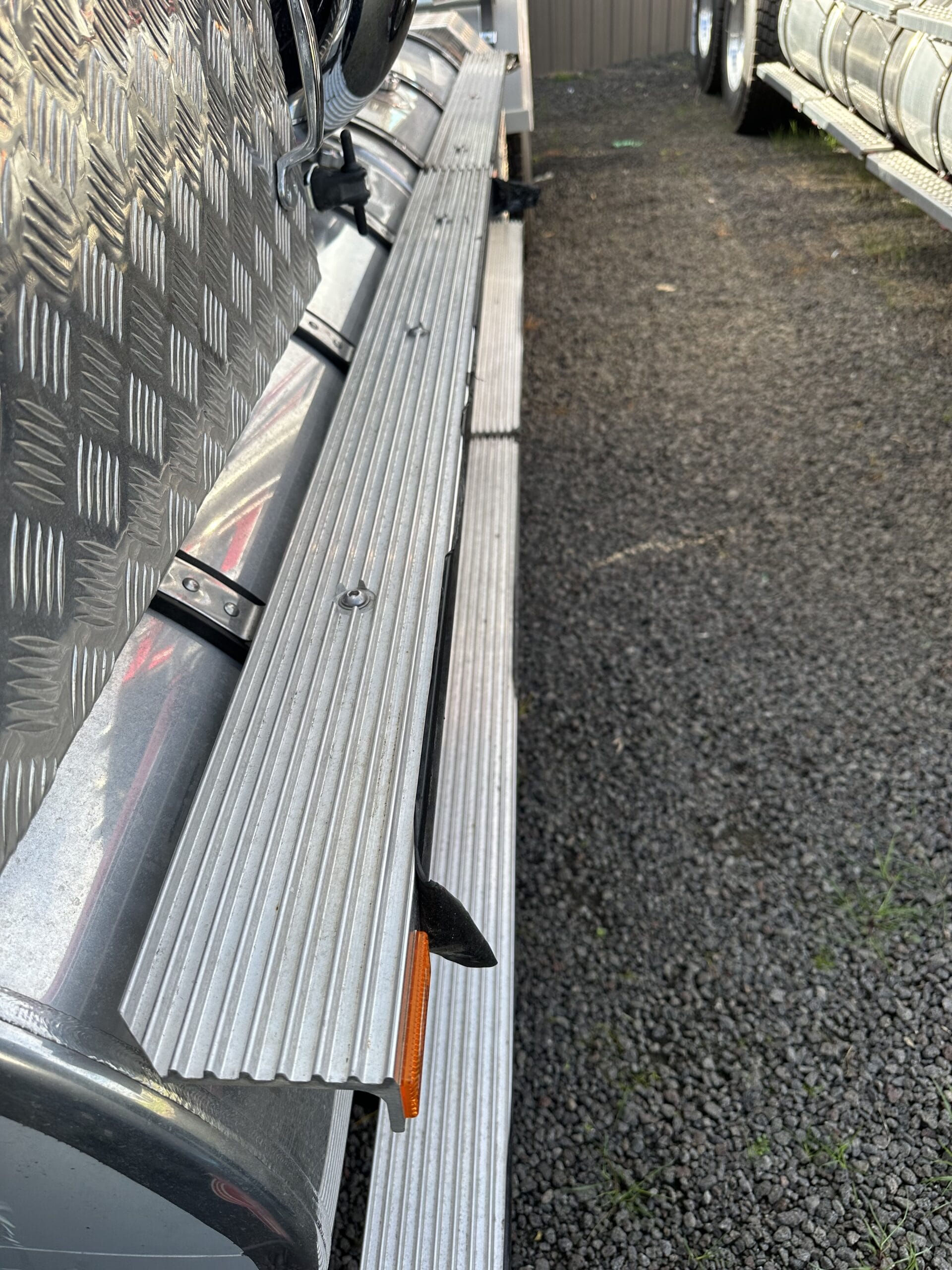 Aluminium Step 560mm Left or Right Single