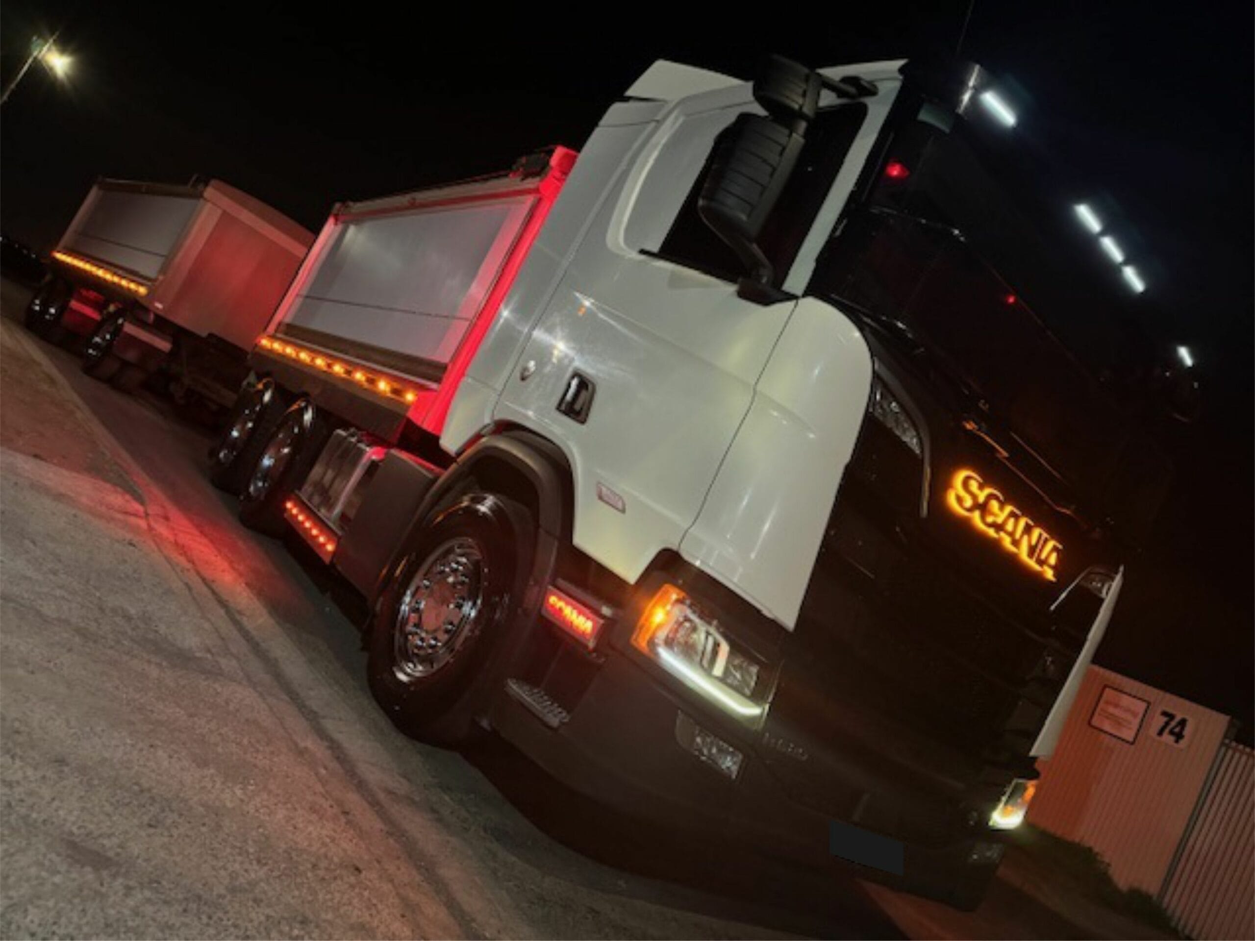 LED Backlight Grill Badge to Suit Scania