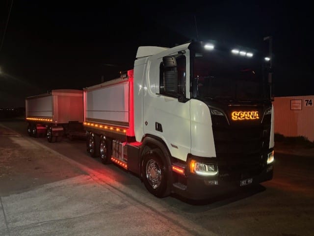 LED Backlight Grill Badge to Suit Scania