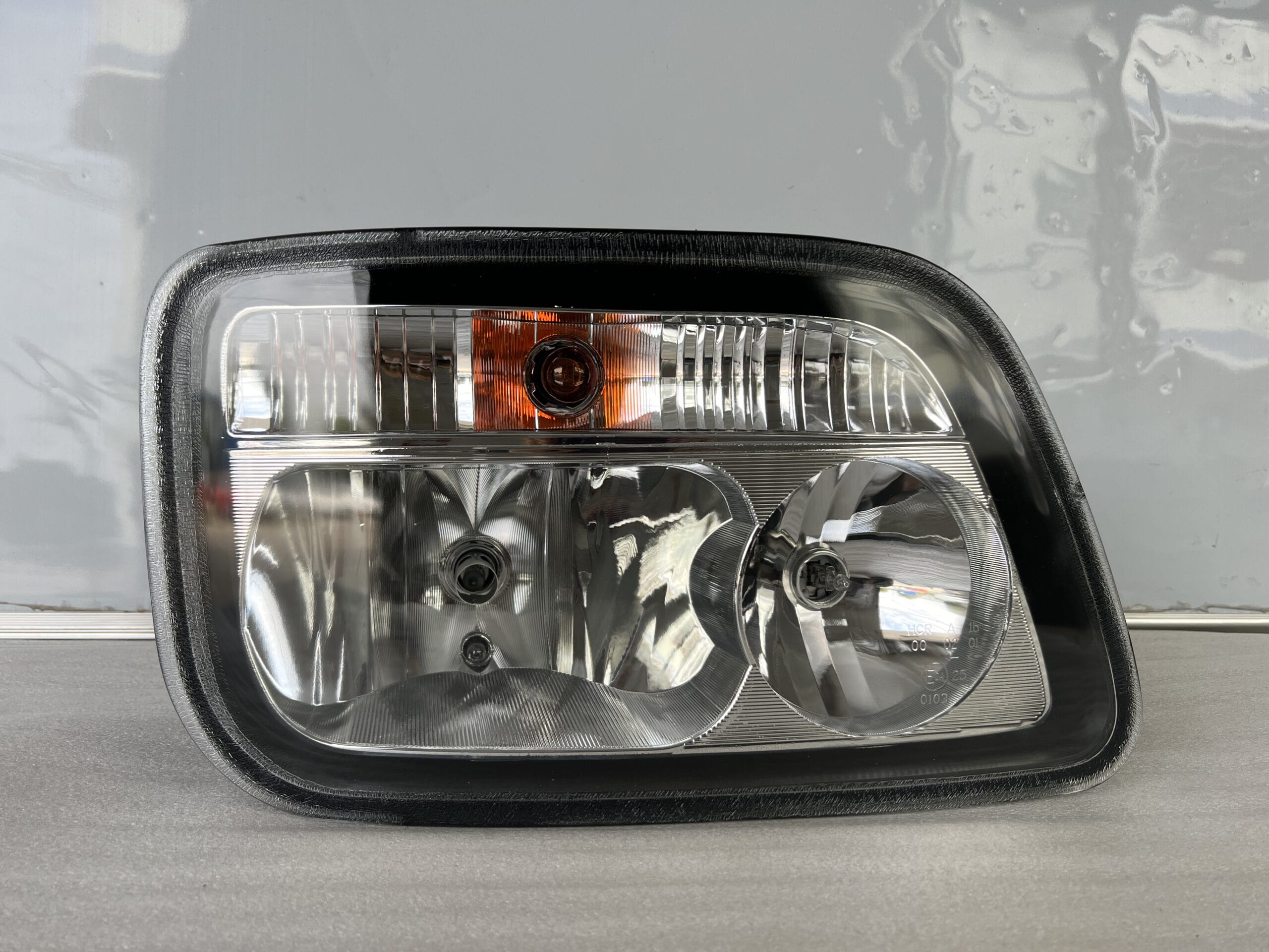 Headlight Right To Suit Actros Mega Space MP2 (03-08)