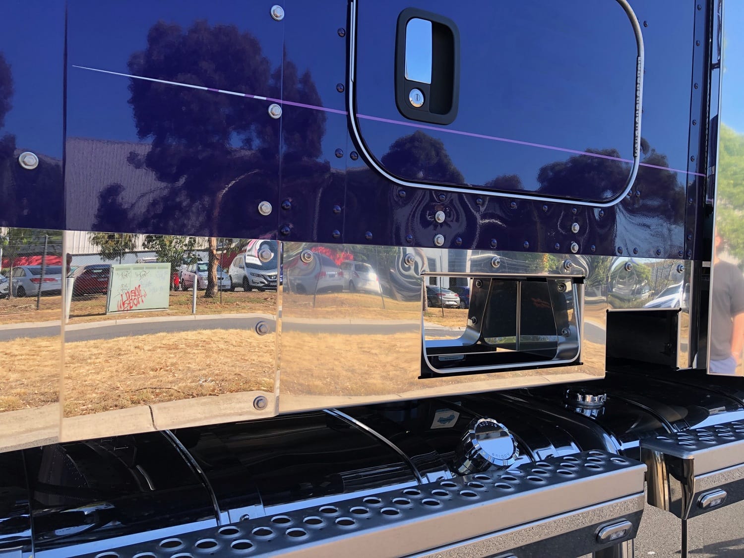 Stainless Steel Under Bunk Panel Right To Suit Kenworth T909