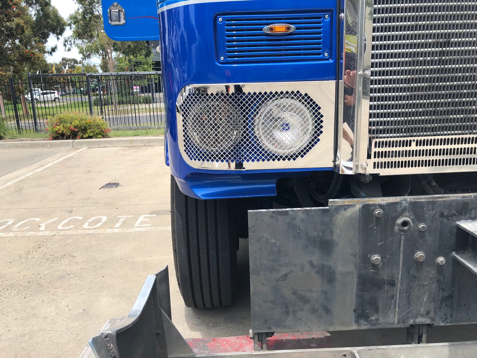 Stainless Steel Headlight Protectors To Suit Kenworth K104 & K108