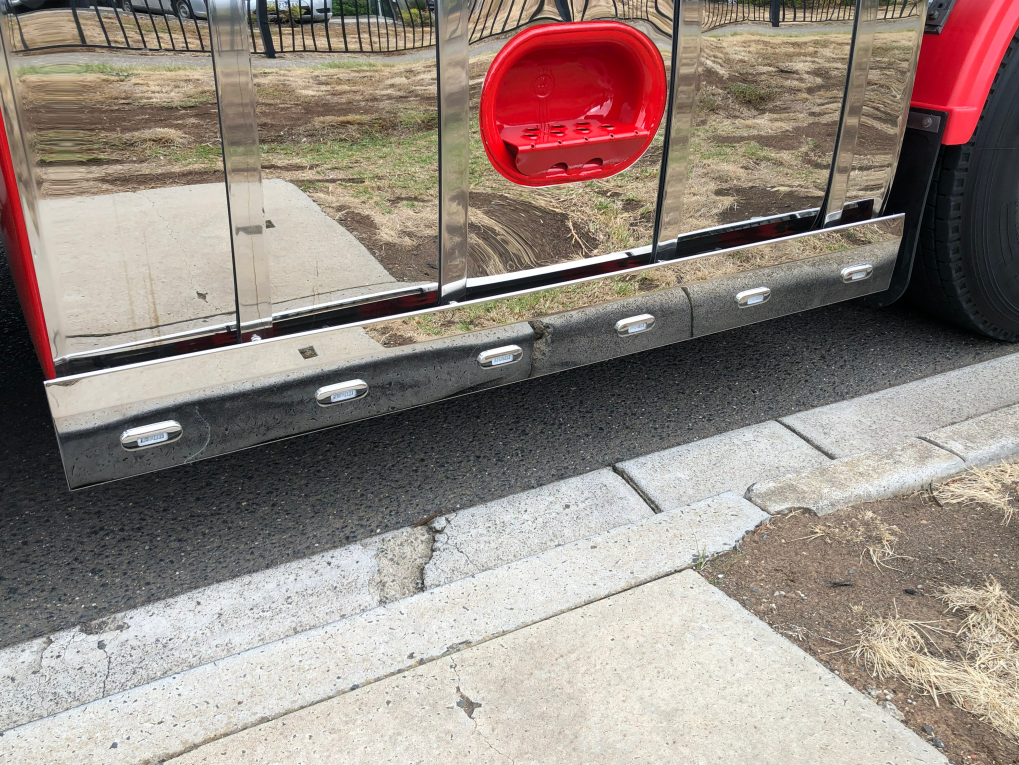 Stainless Steel Tank Skirt Square 1440mm End cap 5 LED Single Clear/Amber To Suit Freightliner/Kenworth/Iveco
