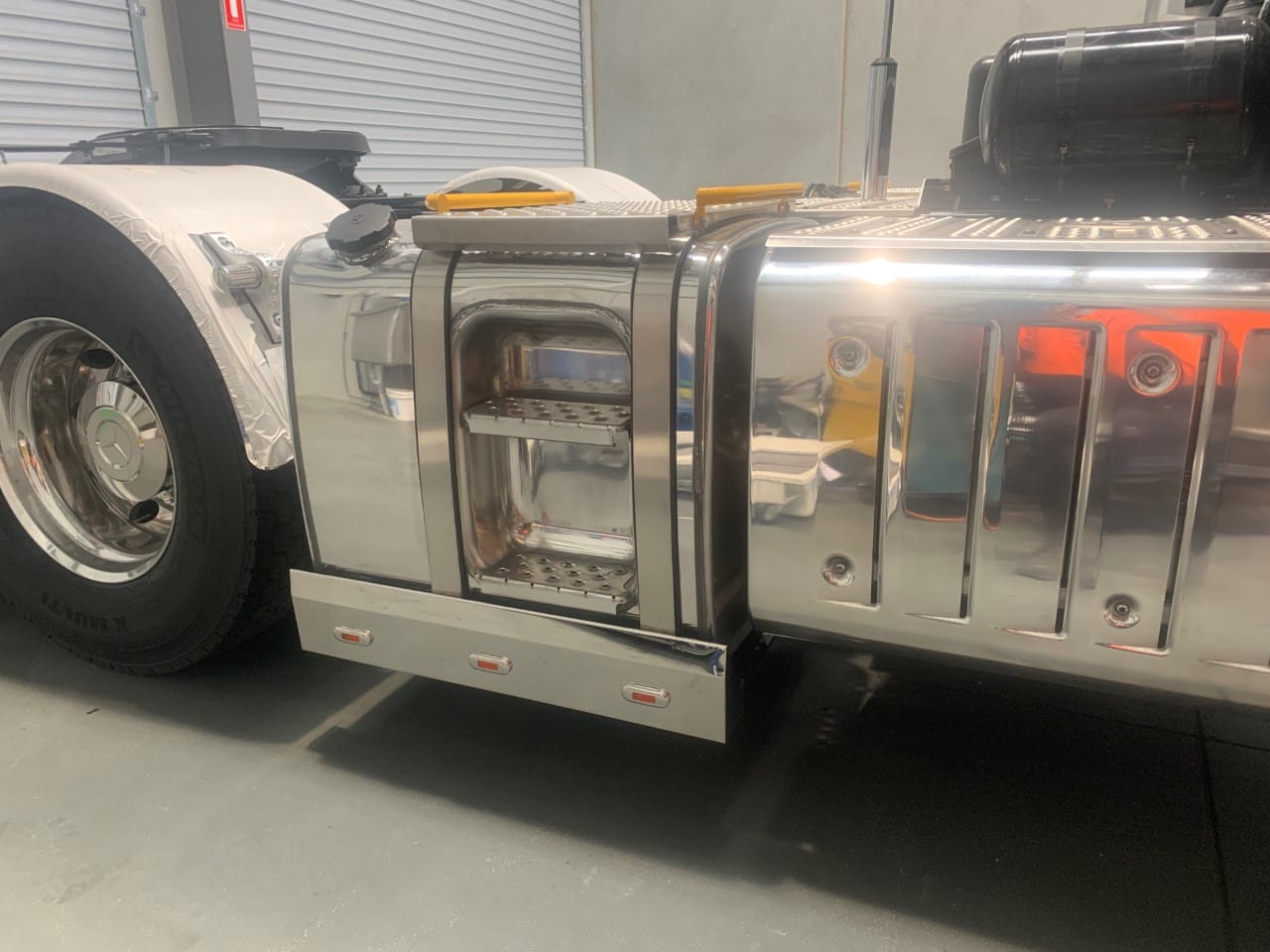 Stainless Steel End Cap Tank Skirt Square 875MM 3 LED's Amber Single To Suit Kenworth/Freightliner/Iveco/Mercedes