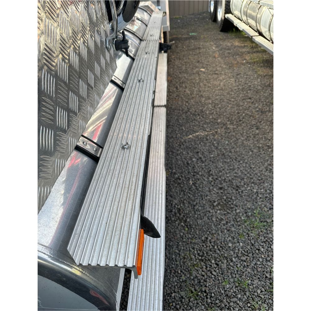 Aluminium Step 1600mm Left or Right Single