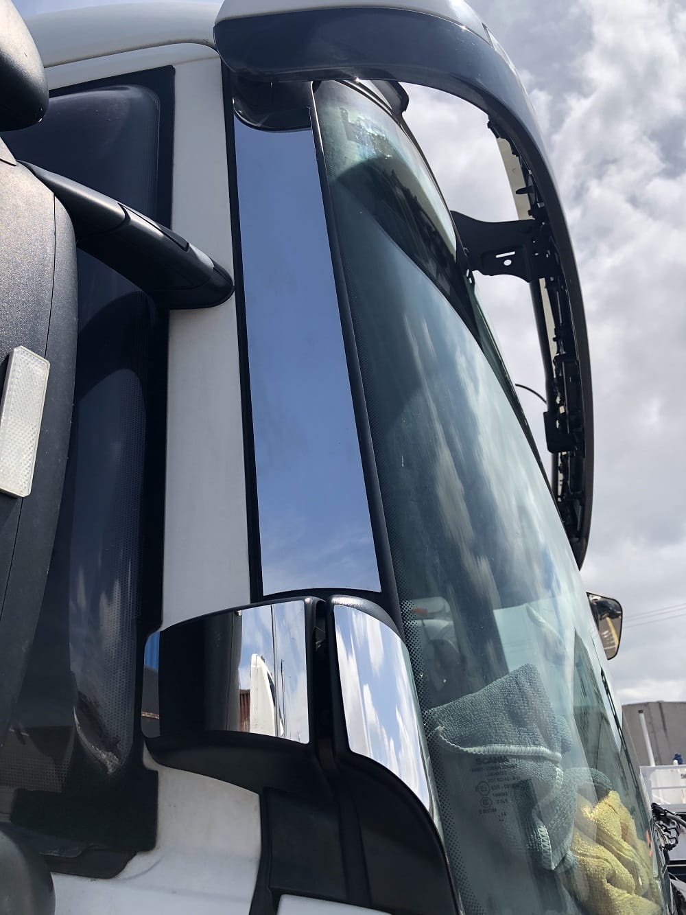 Stainless Steel Windscreen Trim Kit To Suit Scania
