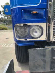 Headlights / Trims & Headlight Accessories